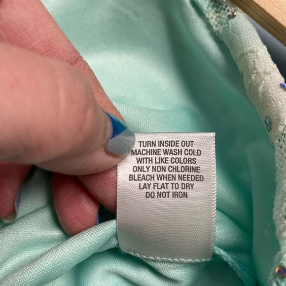 New! Beautiful Floral Lace Dressy Turquoise Tank - Picture 14 of 15